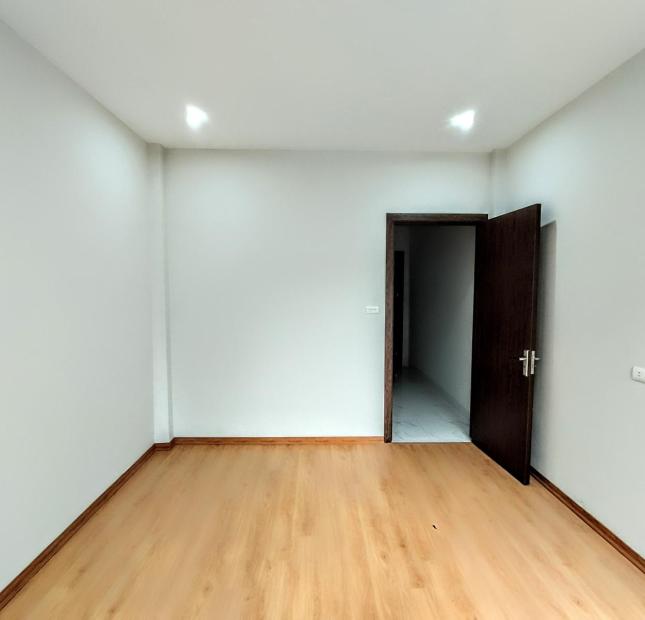 Bán nhà  Mậu Lương-Hà Đông,  Dt 40m2, View hồ, sân chơi thoáng. ôtô đỗ gần, giá 4.xx tỷ.Lh 0984672007