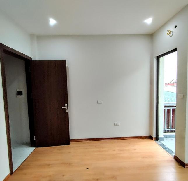 Bán nhà  Mậu Lương-Hà Đông,  Dt 40m2, View hồ, sân chơi thoáng. ôtô đỗ gần, giá 4.xx tỷ.Lh 0984672007
