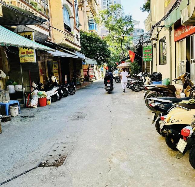 BÁN NHÀ NGUYỄN CHÍ THANH, DỐNG ĐA 70M, 5T, MT 4M, OTO KINH DOANH, 14 TỶ. 0937651883.