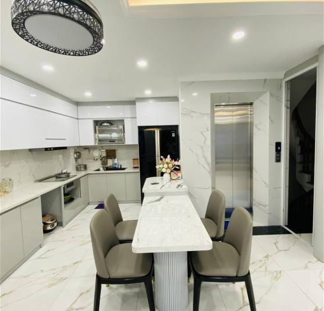 BÁN GẤP ! 50m*7T thang máy chỉ 10.9 tỷ, nội thất xịn, 2 mặt thoáng tại Nguyễn Ngọc Nại .