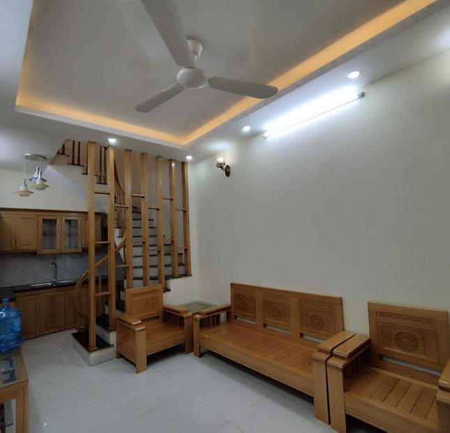 Bán nhà 5T tại Cầu Am-Vạn Phúc-Hà Đông. Ba bước chân ra phố ẩm thực, giá 4,45 tỷ. Lh 0984672007