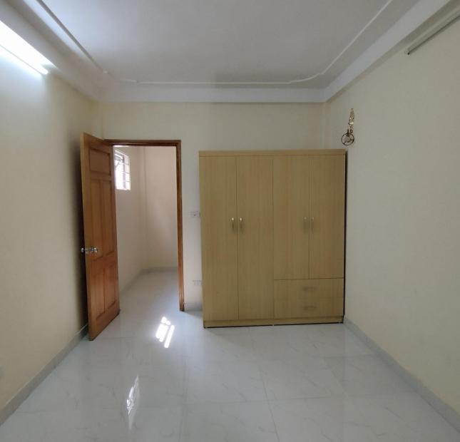 Bán nhà 5T tại Cầu Am-Vạn Phúc-Hà Đông. Ba bước chân ra phố ẩm thực, giá 4,45 tỷ. Lh 0984672007