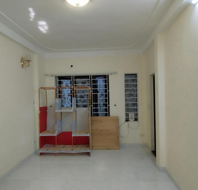 Bán nhà 5T tại Cầu Am-Vạn Phúc-Hà Đông. Ba bước chân ra phố ẩm thực, giá 4,45 tỷ. Lh 0984672007