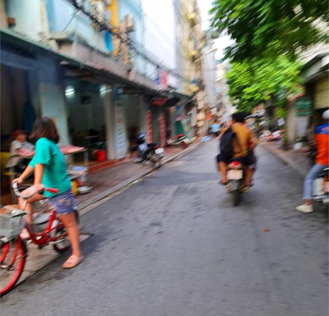 Bán 53m2 đất phố Ngô Xuân Quảng vào 30m. Ô tô 7 chỗ vào nhà. Chỉ 3xyz triệu. Lh 0989894845