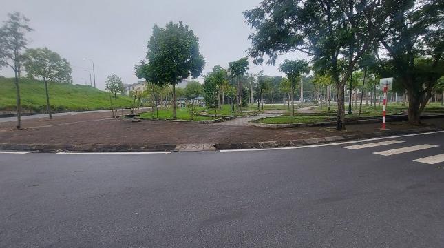 BÁN ĐẤT BÁT KHỐI – VIEW  CÔNG VIÊN - Ô TÔ TẢI TRÁNH ĐỖ VÀO NHÀ - VỈA HÈ - CẠNH ĐƯỜNG 24M THẠCH