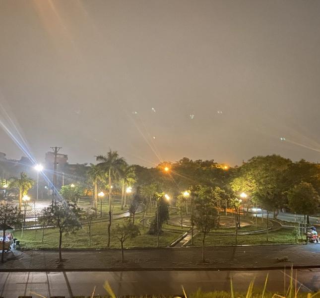 BÁN ĐẤT BÁT KHỐI – VIEW  CÔNG VIÊN - Ô TÔ TẢI TRÁNH ĐỖ VÀO NHÀ - VỈA HÈ - CẠNH ĐƯỜNG 24M THẠCH