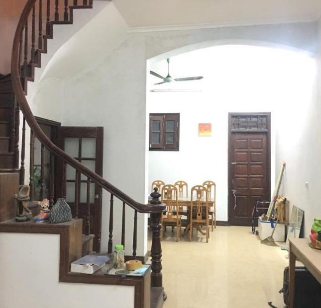 Chủ cần bán nhà ngõ 68 Cầu Giấy 5 tầng. DT 45m2, 3,8m MT, 12.3 tỷ