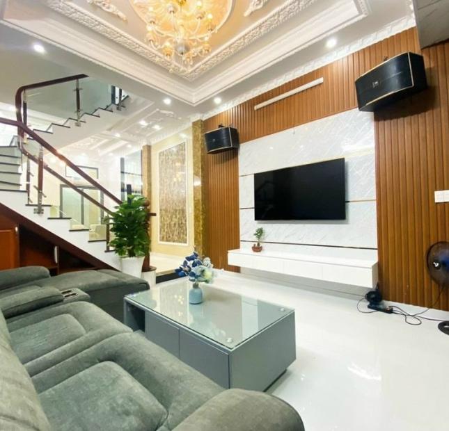 Trung Kính - Nhà đẹp 5 tầng, 6 ngủ mới bóc tem, Cách phố 30m - Khu VIP Cầu Giấy