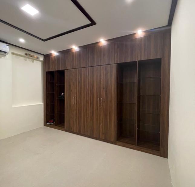 Bán GẤP nhà Ngô Thì Sỹ Hà Đông 42m2 5 tầng, hơn 6 tỷ Ô TÔ-KINH DOANH