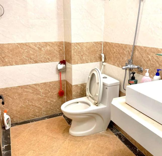 Bán nhà ngõ 27 Võ Chí Công, 42m2 5 tầng, 4 phòng ngủ, full nội thất, cách chỗ để ôt 30m, nhỉnh 4 tỷ