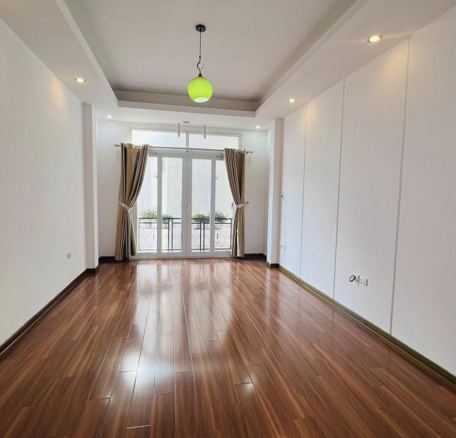 Chính chủ bán nhà ngõ 444 Thuỵ Khuê - Ngõ to  trải nhựa - 5 tầng 3 ngủ ở ngay - 3 thoáng - Giá