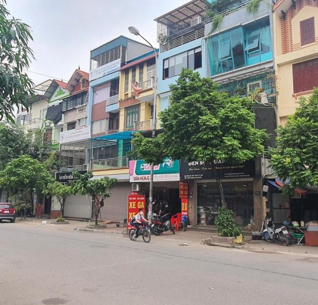 Chính chủ cần bán Tòa nhà 5.5 tầng thang máy mặt đường Chiến Thắng, hai mặt phố
