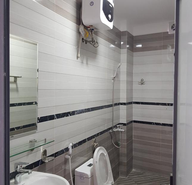 Bán nhà Quận Cầu Giấy 4 tầng, ngõ rộng, 72m2 MT 4m. Giá 6 tỷ từ nhà ra phố khoảng 100m