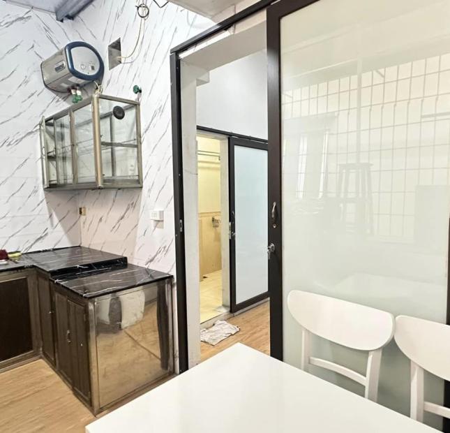 HIẾM!Bán căn hộ tập thể ĐH Sư Phạm phố Trần Quốc Hoàn, Cầu Giấy, 70m2, 2 ngủ, giá 2,15 tỷ