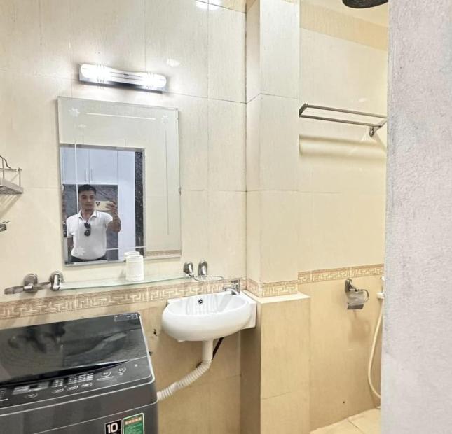 HIẾM!Bán căn hộ tập thể ĐH Sư Phạm phố Trần Quốc Hoàn, Cầu Giấy, 70m2, 2 ngủ, giá 2,15 tỷ