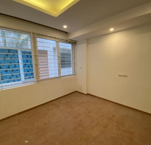 Bán nhà đẹp ở luôn Thái Hà 35m2 3 tầng, ngõ to rộng, 2 thoáng mát, oto, 4.8 tỷ