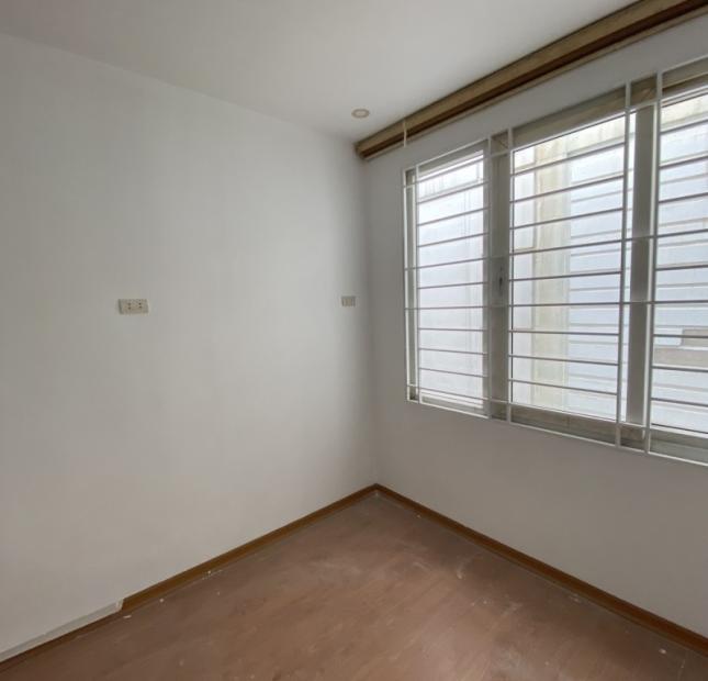 Bán nhà đẹp ở luôn Thái Hà 35m2 3 tầng, ngõ to rộng, 2 thoáng mát, oto, 4.8 tỷ