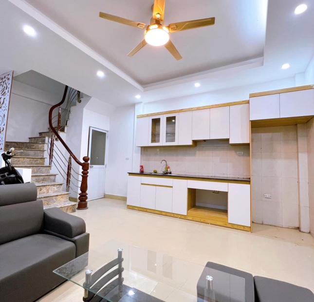   Bán nhà Ngọc Trục-Đại Mỗ, duy nhất 1 căn 30m2x5T, gần chợ Ngọc Trục, ôtô cách 20m, giá 3 tỷ. Lh 0984672007