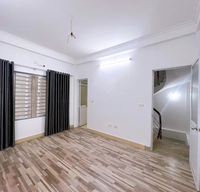   Bán nhà Ngọc Trục-Đại Mỗ, duy nhất 1 căn 30m2x5T, gần chợ Ngọc Trục, ôtô cách 20m, giá 3 tỷ. Lh 0984672007