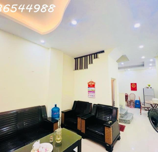 Bán nhà ngõ 24 Lý Sơn, Long Biên, 40m2, 5 tầng, nhỉnh 3 tỷ