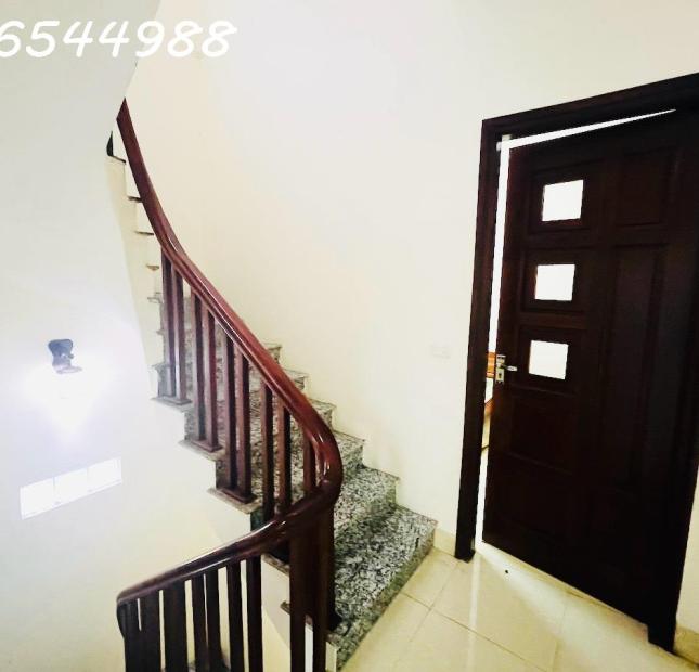 Bán nhà ngõ 24 Lý Sơn, Long Biên, 40m2, 5 tầng, nhỉnh 3 tỷ