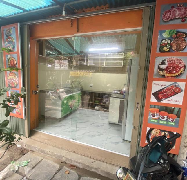 Cần sang nhượng cửa hàng tại 108 nhà E8 tập thể Thanh Xuân Bắc
