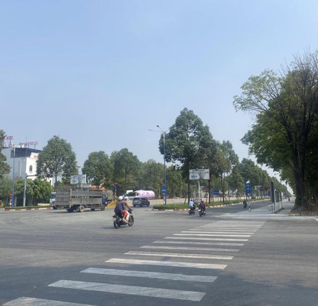 Cần bán miếng đất ngay quốc lộ 13, gần trường Đại Học Việt ĐỨC