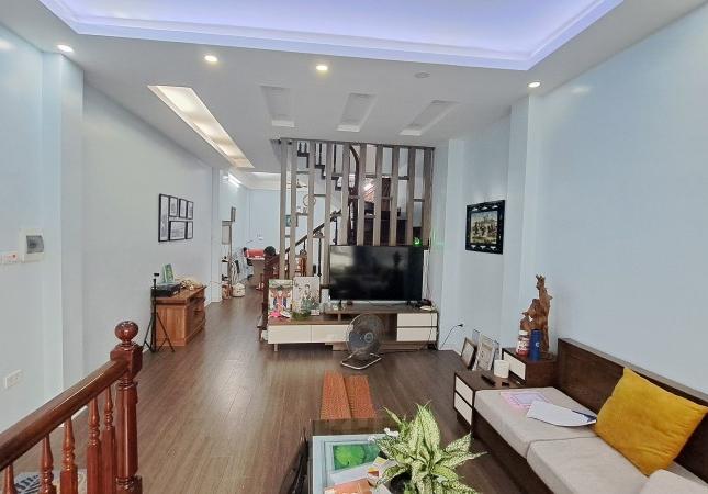 Bán nhà Nguyễn Văn Cừ,Long Biên 5 tầng 53m,Mt4m oto đua hơn 5.8 tỷ