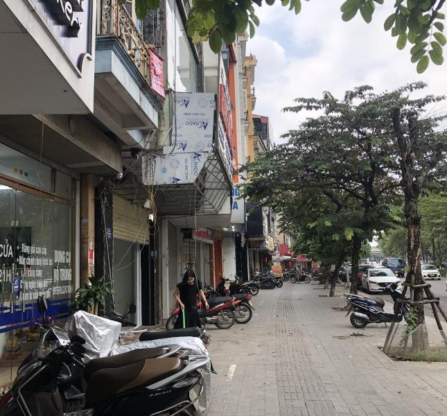Chính Chủ Nhờ Cho Thuê Nhà Nguyên Căn Đẹp KD mặt phố Đào Tấn, quận Ba Đình