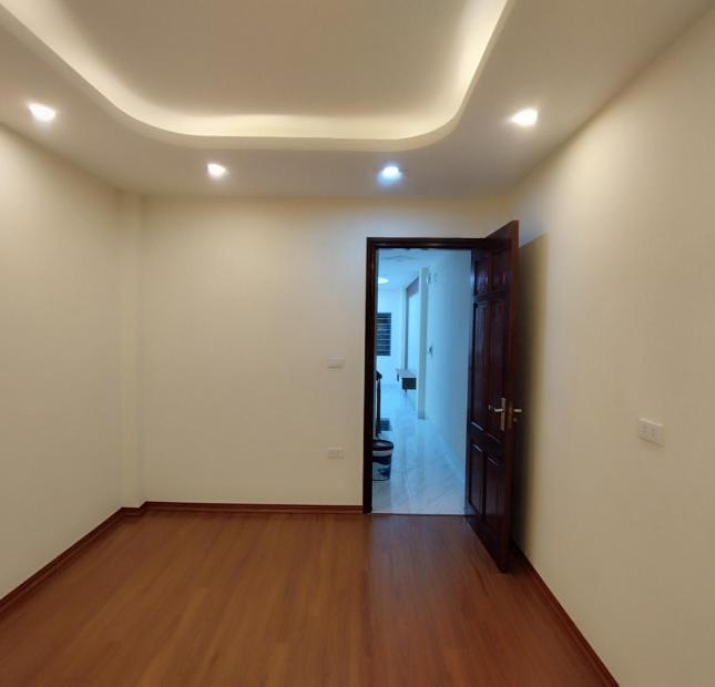 Bán nhà Mậu Lương gần Xa La–Hà Đông. 38m2x4,5T, giao thông thuận tiện, an sinh đỉnh. Giá hơn 3 tỷ. Lh 0984672007.