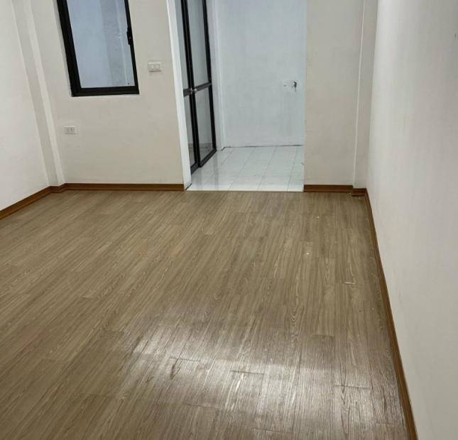 HIẾM. Kim Giang 30M2 5 tầng, KINH DOANH, ô tô qua nhà, giá chỉ 3.5 tỷ