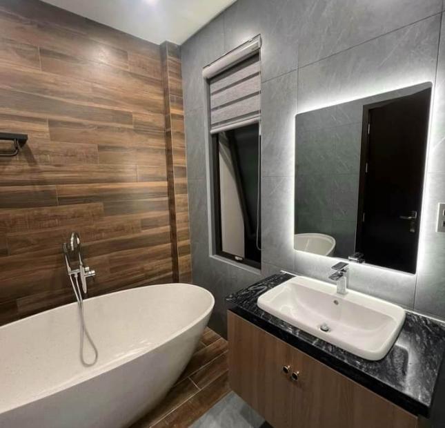 Bán Gấp Nhà Đẹp, Bồ Đề, Hồng Tiến, 61m2, 6 Tầng, Gara, Ô Tô, Thang Máy, Kinh Doanh