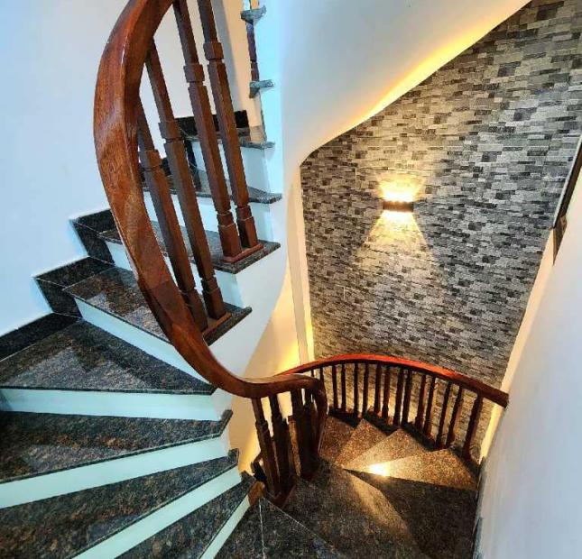 [GẤP] Bán nhà Hồ Tùng Mậu 30m MT 3,7m - Ngõ nông gần phố - Full nội thất - 3 gác đỗ cửa