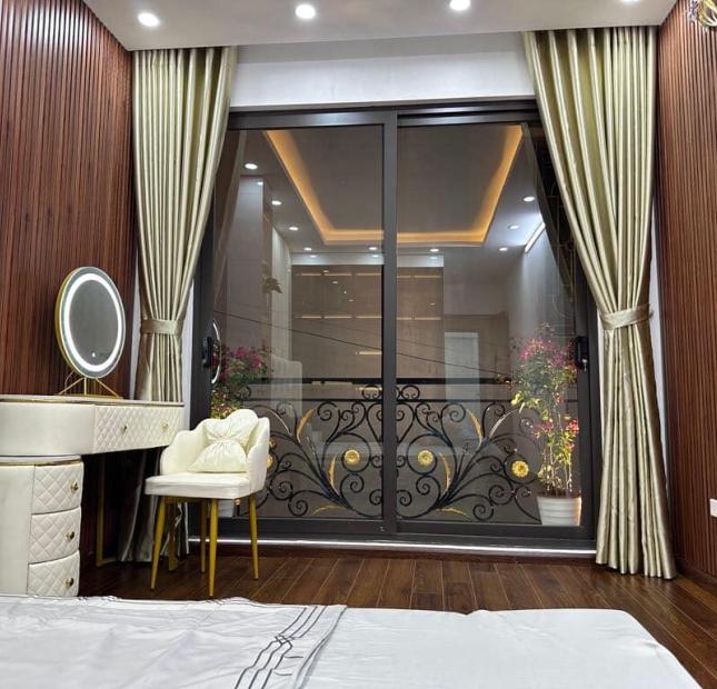 Bán nhà 5 tầng Phố Vương Thừa Vũ  gần Ngã tư sở