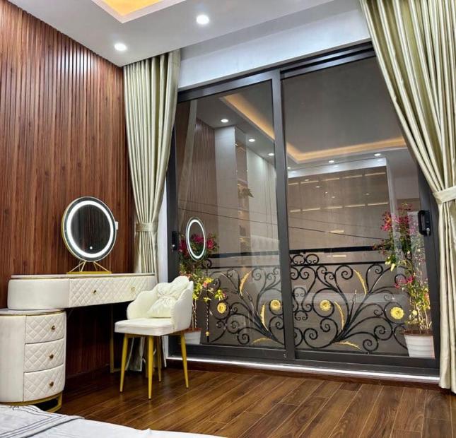 Bán nhà 5 tầng Phố Vương Thừa Vũ  gần Ngã tư sở