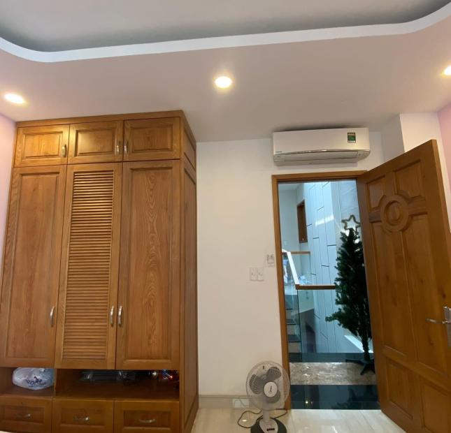 Bán gấp nhà Bùi Tá Hán, 4x20m, 17tỷ, khu an ninh, đường nhựa rộng 18m, 4 tầng, nội thất đẹp