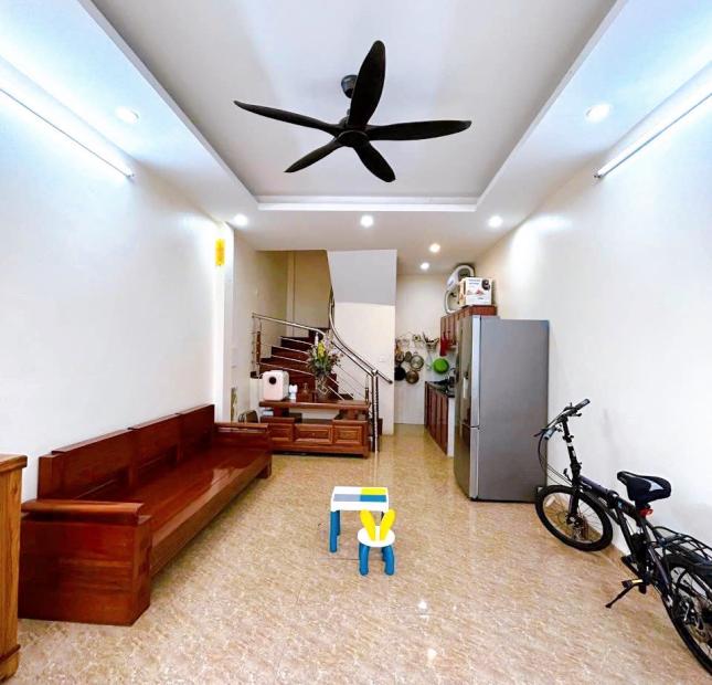 BÁN GẤP NHÀ TRIỀU KHÚC 38M 6 TẦNG 4.3 TỶ 