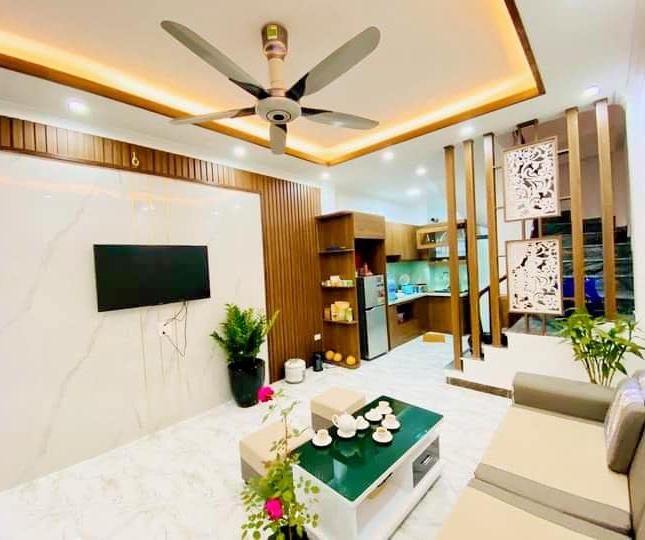 NHÀ MỚI ĐẸP PHỐ NGUYỄN TRÃI CẠNH ROYAL CITY NGÃ TƯ SỞ  5 TẦNG DT:30M2 SỔ ĐỎ T2:35M2 3 PHÒNG NGỦ