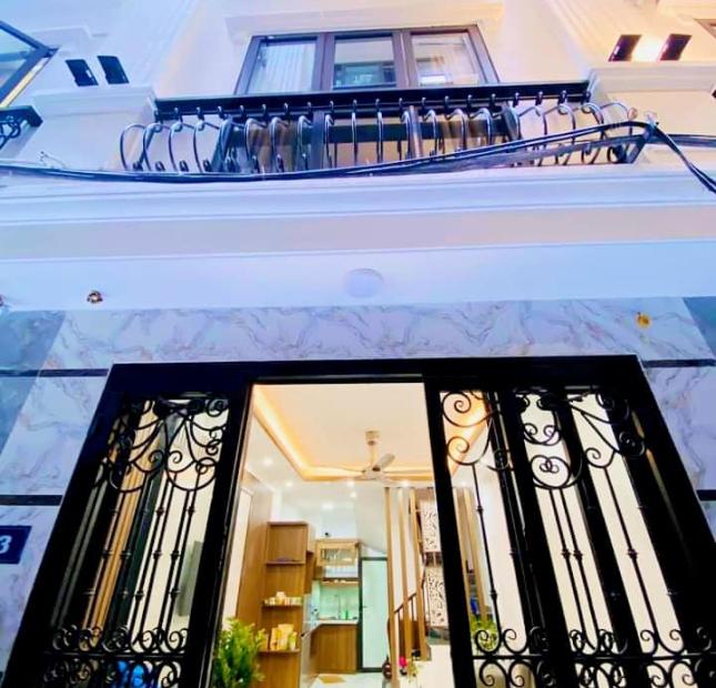 NHÀ MỚI ĐẸP PHỐ NGUYỄN TRÃI CẠNH ROYAL CITY NGÃ TƯ SỞ  5 TẦNG DT:30M2 SỔ ĐỎ T2:35M2 3 PHÒNG NGỦ