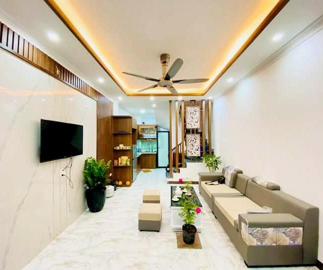 NHÀ MỚI ĐẸP PHỐ NGUYỄN TRÃI CẠNH ROYAL CITY NGÃ TƯ SỞ  5 TẦNG DT:30M2 SỔ ĐỎ T2:35M2 3 PHÒNG NGỦ