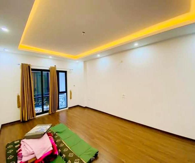 NHÀ MỚI ĐẸP PHỐ NGUYỄN TRÃI CẠNH ROYAL CITY NGÃ TƯ SỞ  5 TẦNG DT:30M2 SỔ ĐỎ T2:35M2 3 PHÒNG NGỦ