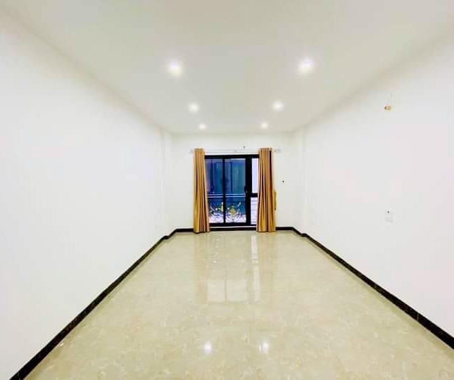 NHÀ MỚI ĐẸP PHỐ NGUYỄN TRÃI CẠNH ROYAL CITY NGÃ TƯ SỞ  5 TẦNG DT:30M2 SỔ ĐỎ T2:35M2 3 PHÒNG NGỦ