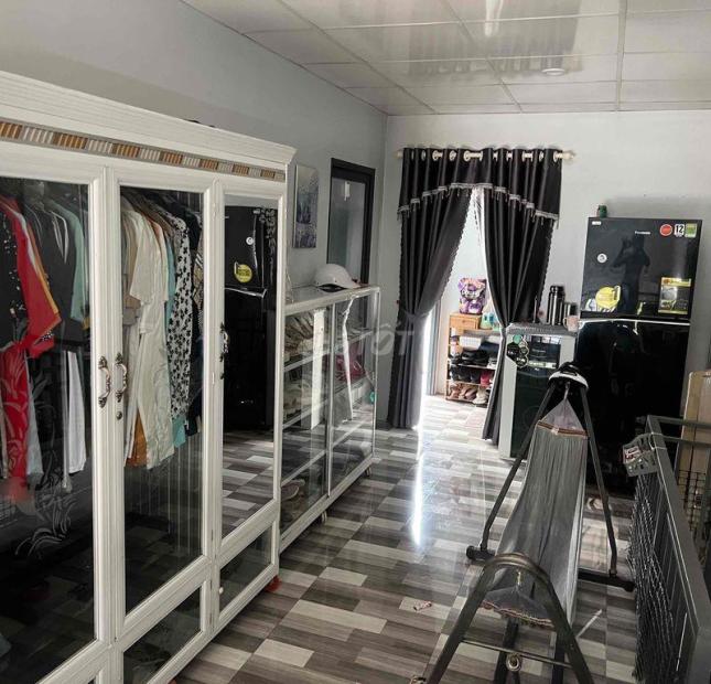 CHÍNH CHỦ CẦN BÁN CĂN NHÀ MẶT TIỀN  Đẹp Tại  Lạc Long Quân, P Long Hưng, TX Tân Châu, An Giang