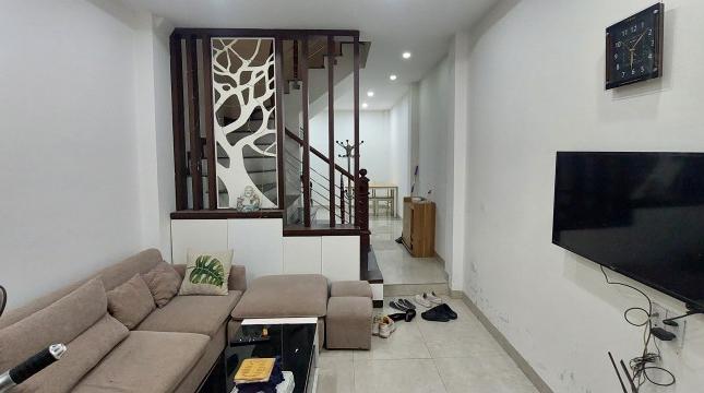 Bán nhà Ngọc Thụy,Long Biên 4 tầng,40m2 oto đỗ cửa,gần hồ nhỉnh 5 tỷ