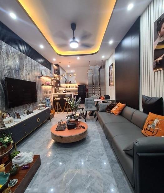 BÁN NHÀ TRẦN THÁI TÔNG - NHIỀU TIỆN ÍCH, VỊ TRÍ THUẬN TIỆN - 33m MT 3.5m