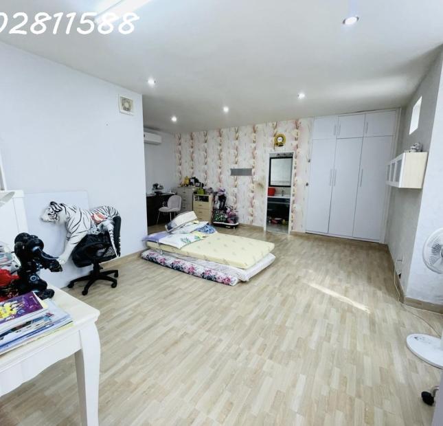 RẤT GẤP, GIẢM 10.5 TỶ CÒN 8 TỶ HƠN - NHÀ HXH CÁCH MẠNG THÁNG 8 QUẬN 3 - DT 60m2, NGANG KHỦNG 7.5M