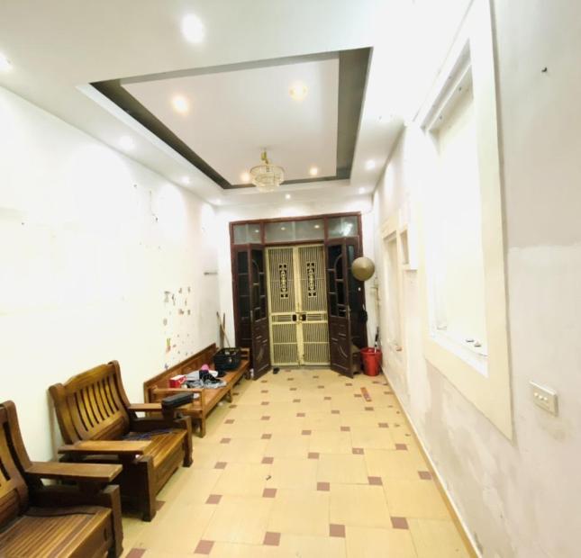 💥💥SIÊU RẺ, KIM GIANG, NHANH KO MẤT
🍀32mx 5 tầng, mt 3,6, nhỉnh 3 tỷ