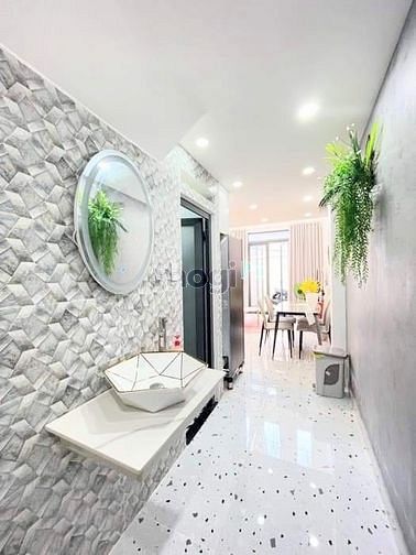 Nhà 5 tầng sang - xịn - mịn Đường số 8 Gò Vấp gần Công viên Làng hoa