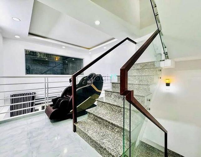 Bán nhà đẹp 3 tầng Nguyễn Văn Lượng ngang 4m ở ngay nhỉnh 4 tỷ