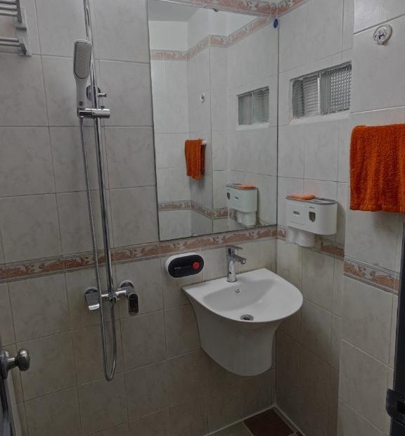 Bán gấp nhà đường Lê Duẩn lô góc 10m ôtô Full nội thất 45m 4 tầng 6m chỉ 6,3 tỷ LHCC.